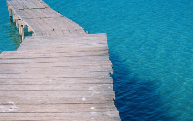 picture of a jetty visualizing the article about GRI and CDP