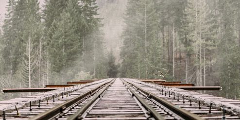 picture of rails in the winter