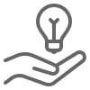 Eine einfache Strichzeichnung einer offenen, nach oben gerichteten Hand mit einer über der Handfläche schwebenden Glühbirne, die das Anbieten oder Teilen einer Idee oder Innovation symbolisiert.
